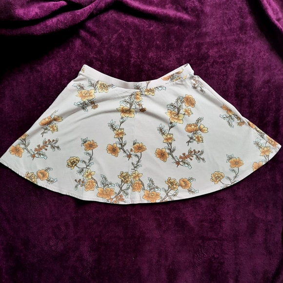 Forever 21 L Circle/Skater Pink Floral Skirt - Picture 2 of 5